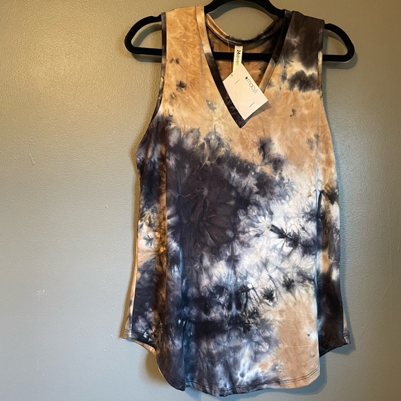 24/7 Comfort Apparel Tops - NWOT 24/7 Comfort Apparel Sz Large Womens Tan Blue Tie Dye Sleeveless V-neck Top